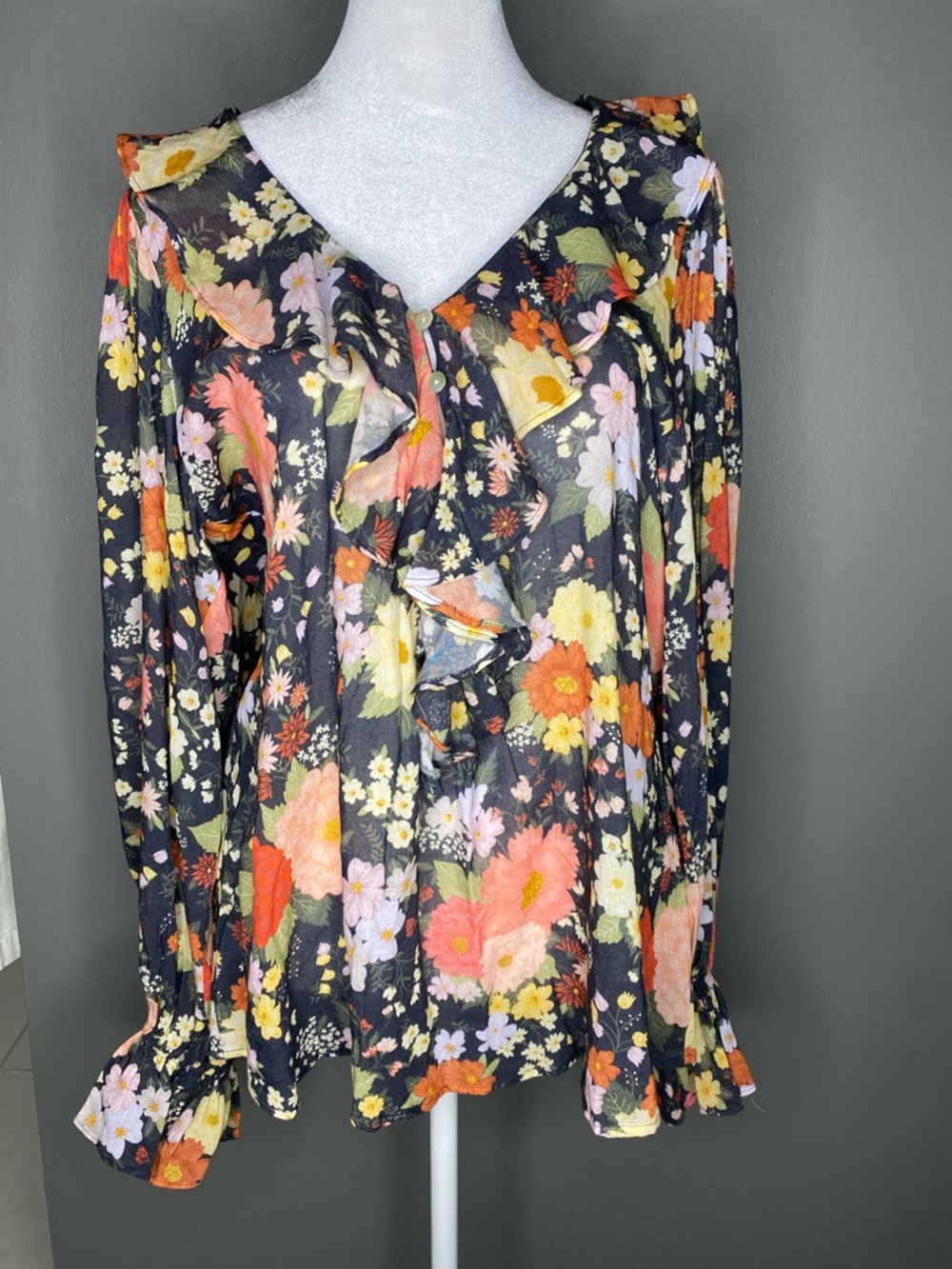 NWOT! Spell Sangria Floral Ruffle
Front Peasant Blouse in Nightshade - Size L